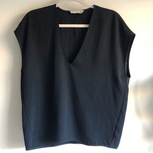 Everlane Japanese GoWeave V-neck Tee